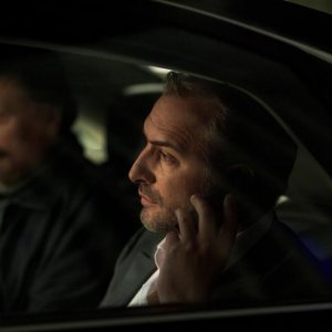 Jean Dujardin in Möbius: una scena dello spy thriller francese