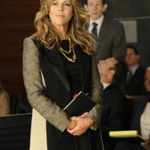 The Good Wife: Rita Wilson nell'episodio Two Girls, One Code
