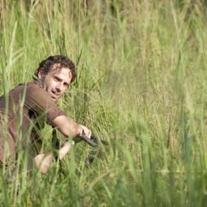 The Walking Dead: Andrew Lincoln in una scena dell'episodio Bentornato a casa