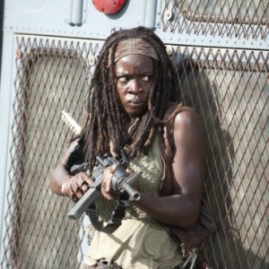 The Walking Dead: Danai Gurira in una tesa scena dell'episodio Bentornato a casa