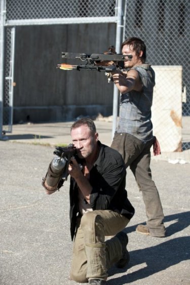 The Walking Dead: Norman Reedus e Michael Rooker in azione nell'episodio Giuda