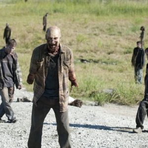 The Walking Dead: un'orda di Erranti nell'episodio Giuda
