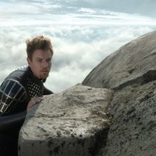 Ewan McGregor in una scena de Il cacciatore di giganti nei panni di Elmont