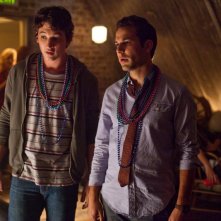 Miles Teller e Skylar Astin interpretano Miller e Casey in Un compleanno da leoni