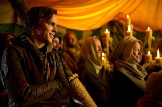 Nicholas Hoult nei panni di Jack in una scena de Il cacciatore di giganti