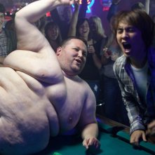 Un compleanno da leoni: Justin Chon in una sequenza della pellicola