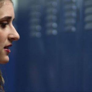 All You Can Dream: Laura Shank in una scena con l'amica Hali Mason