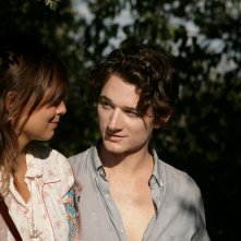 AmeriQua: Bobby Kennedy III con Alessandra Mastronardi in una scena del film