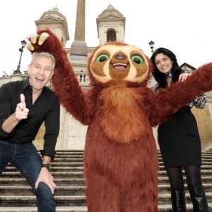 I Croods: Laccio il bradipo a Trinità dei Monti col regista Chris Sanders e Rosalia Misseri (doppiatrice di Hip)