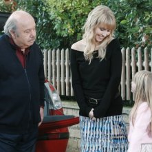 Un medico in famiglia 8: Margot Sikabonyi, Lino Banfi e Sofia Corinto in una scena della fiction
