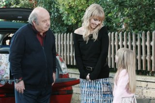 Un medico in famiglia 8: Margot Sikabonyi, Lino Banfi e Sofia Corinto in una scena della fiction
