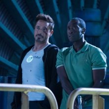 Iron Man 3: un malconcio Robert Downey Jr. insieme a Don Cheadle