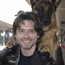 Rex con il nuovo commissario interpretato da Ettore Bassi per l'evento organizzato alla stazione Termini