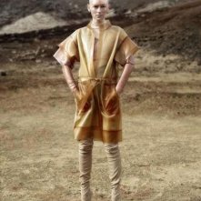 Snow Piercer: Tilda Swinton calva in una scena del film