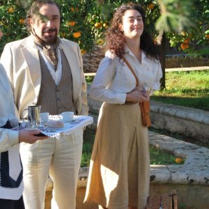 Sul set del film un milione di giorni: Nino Frassica ed Evelyn Famà (a destra)