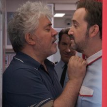 Gli amanti passeggeri: Almodóvar faccia a faccia con Javier Cámara, sul set del film