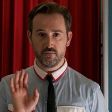 Gli amanti passeggeri: Javier Cámara in una scena del film