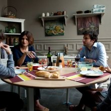 L'amore inatteso: Eric Caravaca con Arly Jover in una scena familiare del film