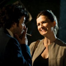 L'amore inatteso: Eric Caravaca e Arly Jover sorridenti in una scena del film