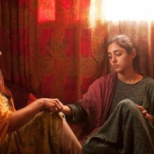 Come pietra paziente: Golshifteh Farahani e Hassina Burgan in una scena del film