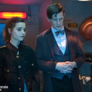 Doctor Who: Matt Smith e Jenna-Louise Coleman in una scena dell'episodio The Bells of St John