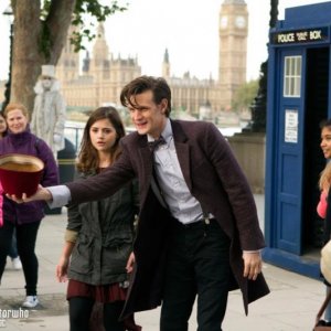 Doctor Who: Matt Smith e Jenna-Louise Coleman nell'episodio The Bells of St John