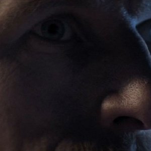 L'ipnotista: lo sguardo di Tobias Zilliacus in una scena del film