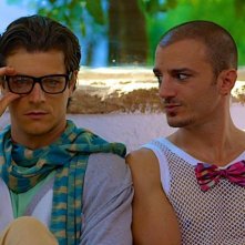 Nicolas Vaporidis e Andrea Bosca in una scena Outing - Fidanzati per sbaglio