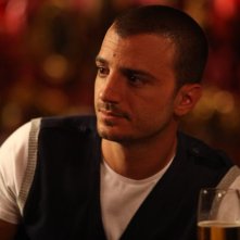 Nicolas Vaporidis nei panni di Federico in una scena di Outing - Fidanzati per sbaglio