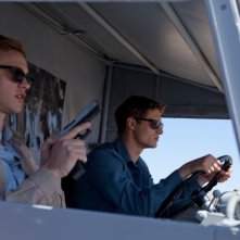 The Host: Boyd Holbrook e Max Irons in una scena del fantascientifico