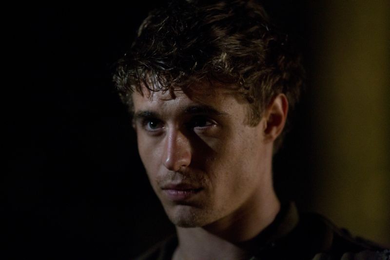 The Host: un bel primo piano di Max Irons tratto dal thriller fantascientifico