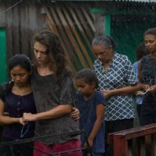 Un giorno devi andare: Jasmine Trinca sotto la pioggia in una scena