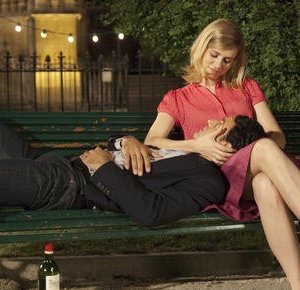 Vincenzo Amato con Nora Tschirner in Girl on a Bicycle, commedia romantica del 2013