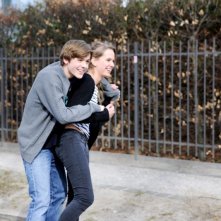 Die feinen Unterschiede: Arthur (Leonhard Bruckmann) e  Julia (Katharina Kubel) in una scena