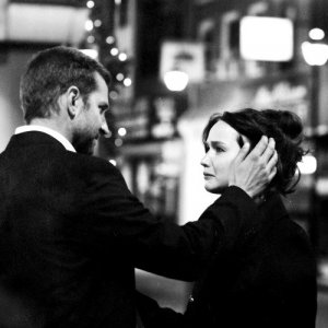 Il lato positivo - Silver Linings Playbook: Bradley Cooper con Jennifer Lawrence in una scena