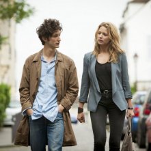 20 ans d'écart: Pierre Niney con Virginie Efira in una scena