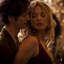 20 ans d'écart: Pierre Niney e Virginie Efira in una scena