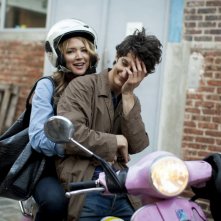 20 ans d'écart: Pierre Niney e Virginie Efira in Vespa