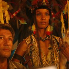 Marsupilami: Liya Kebede e Alain Chabat in una scena del film
