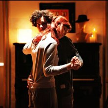 Bianca come il latte, rossa come il sangue: Filippo Scicchitano balla teneramente insieme a Gaia Weiss in una scena