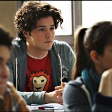 Bianca come il latte, rossa come il sangue - Filippo Scicchitano sui banchi di scuola in una scena