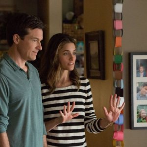 Io sono tu: Jason Bateman e Amanda Peet in una scena del film