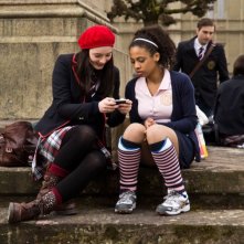 Rubinrot - Gwen (Maria Ehrich) e Leslie (Jennifer Lotsi) in una scena del film