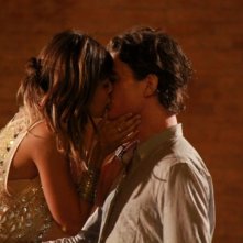 AmeriQua: Bobby Kennedy III e Alessandra Mastronardi sono gli innamorati Charlie e Valentina in una scena del film