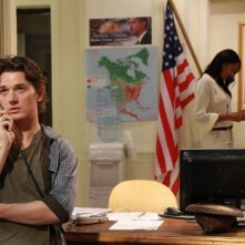 AmeriQua: Bobby Kennedy III in una scena della commedia con Jeanene Fox