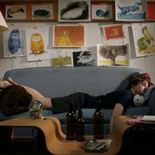 AmeriQua: Bobby Kennedy III si riposa in una scena della commedia