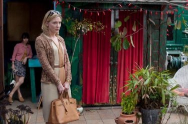 Blue Jasmine: Cate Blanchett e, sullo sfondo, Sally Hawkins nella prima immagine del film