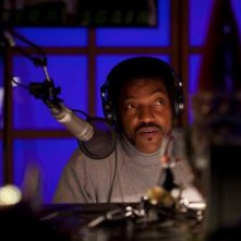 Le streghe di Salem: Ken Foree nei panni del dj radiofonico della radio di Salem in una scena
