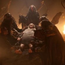 Le streghe di Salem: Sheri Moon Zombie tra le grinfie delle streghe in una scena del film