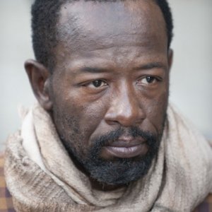 The Walking Dead: un primo piano di Lennie James nell'episodio Ripulire